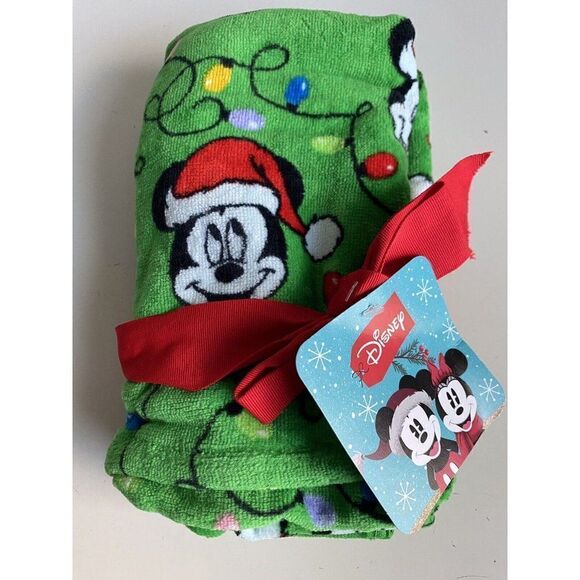 2 Pack Disney Mickey Mouse Christmas Lights Bath Hand Towels Green Holidays NEW - Picture 1 of 10